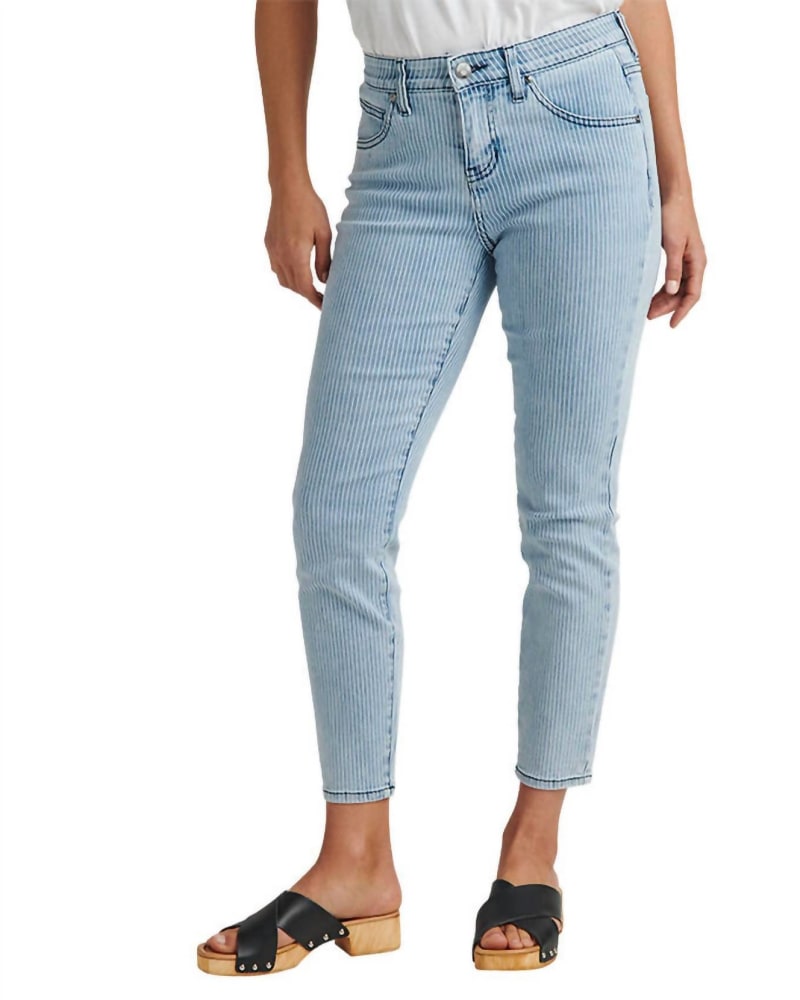 Front of a model wearing a size 16 Cecilia Mid Rise Skinny Jean In Bleached-Stripe in Bleached-Stripe by JAG. | dia_product_style_image_id:350525